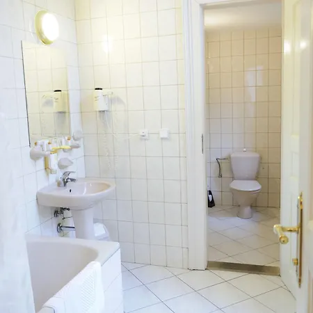 Heluan Hotel 3*